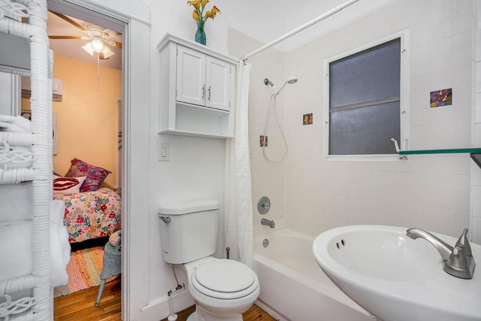 Charming 2Bd 1Bth Cottage near River - Melwood House in Melbourne