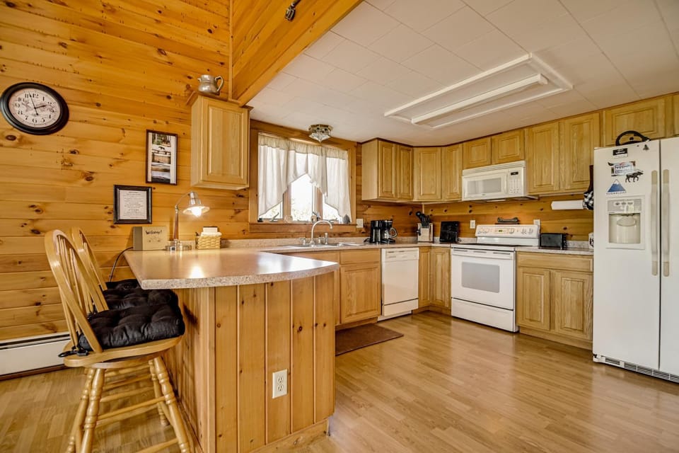 Mountain-View Deck! Cabin By Mt Abraham Trails Cabin in Maine