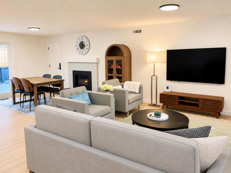 TV and multimedia, Living room, Family