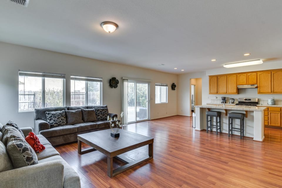 7 Mi to Lake Yosemite: Family Home w/ Fenced Yard House in Merced