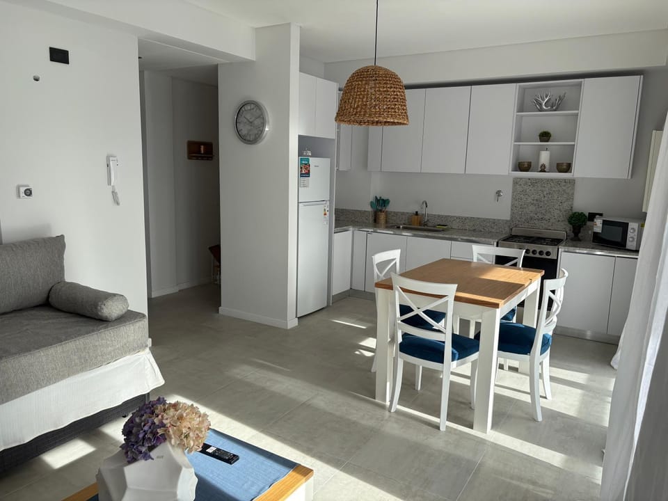Kitchen or kitchenette, Living room