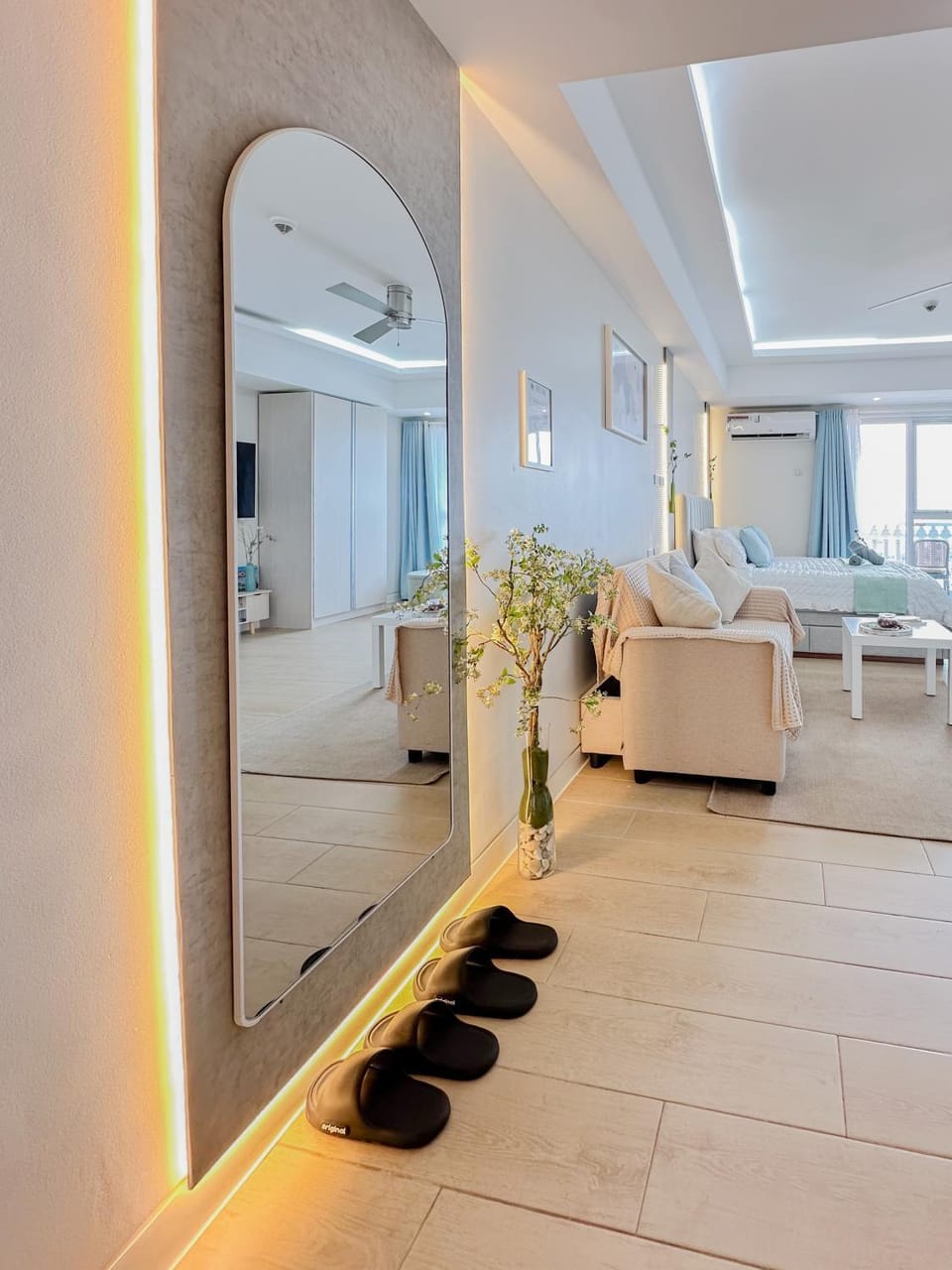 nJoy! Tropical Breeze at Venice Grand Canal Apartment in Makati