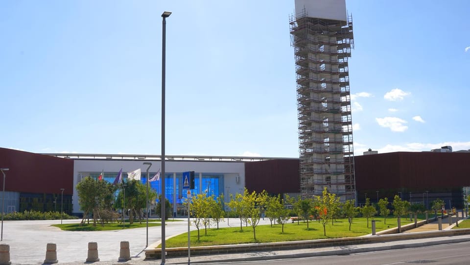 Nearby landmark, Street view