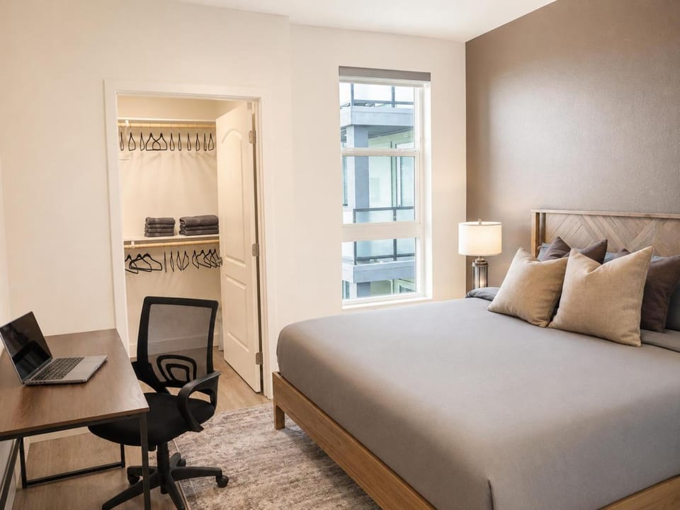 Bed, Photo of the whole room, Bedroom, heating, internet, wardrobe, air conditioner