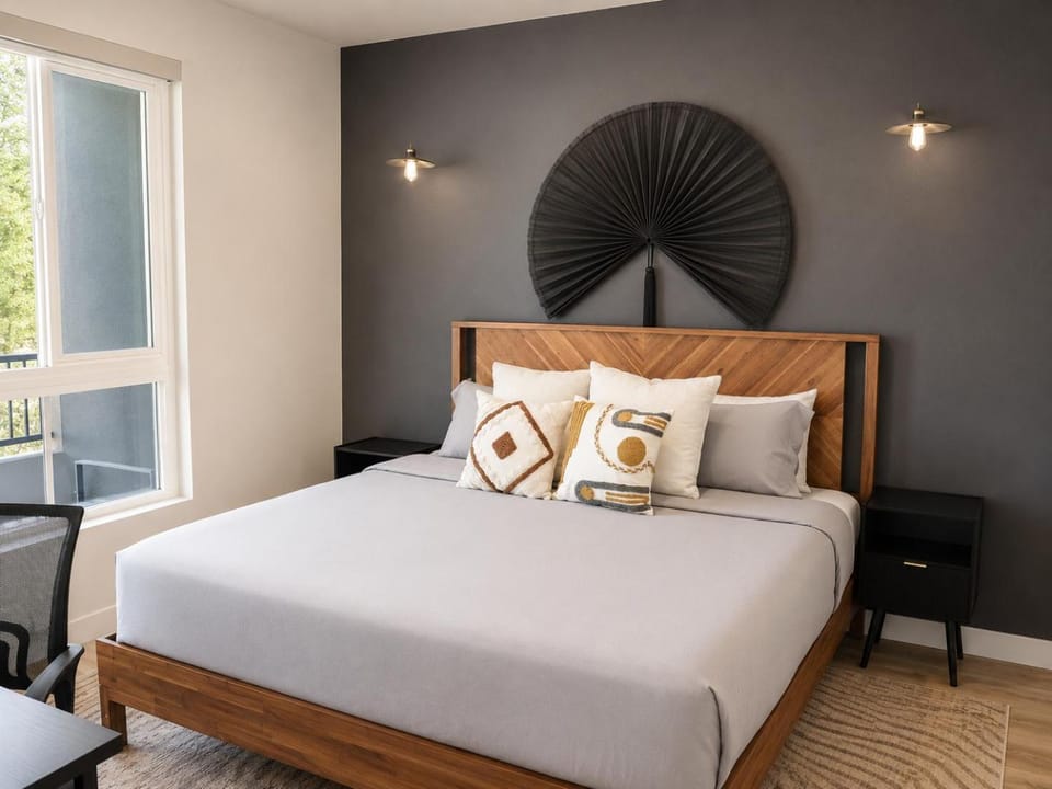 Bed, Photo of the whole room, Decorative detail, Bedroom