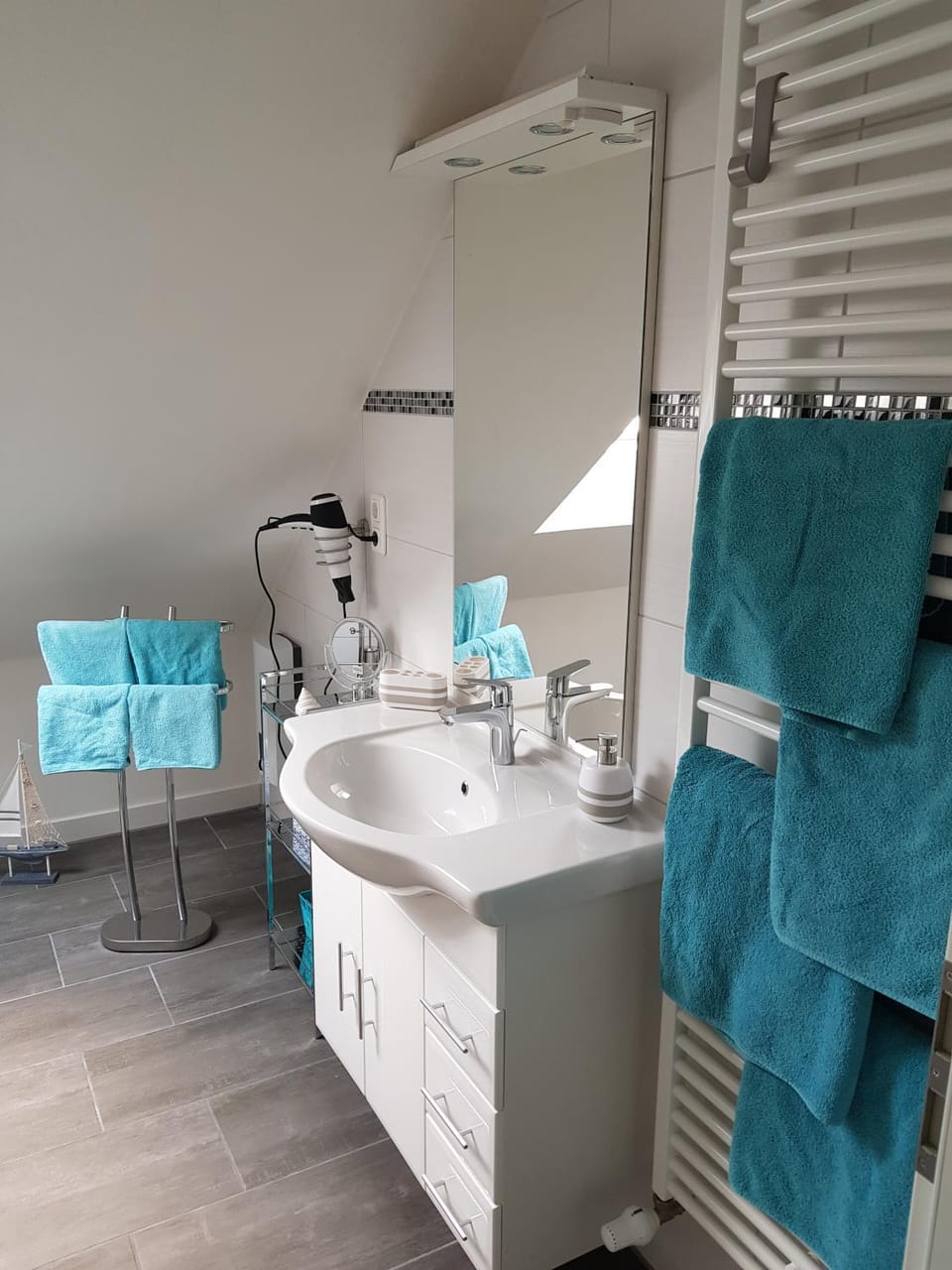 Bathroom, Decorative detail