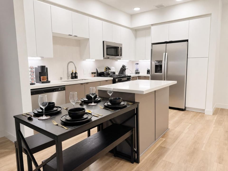 Coffee/tea facilities, Kitchen or kitchenette, Food and drinks, Dining area, Food, dishwasher, oven, pet friendly, stove, toaster