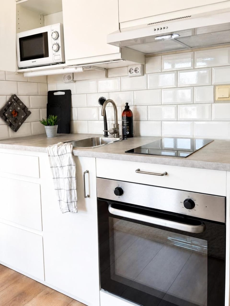 Kitchen or kitchenette, oven, stove
