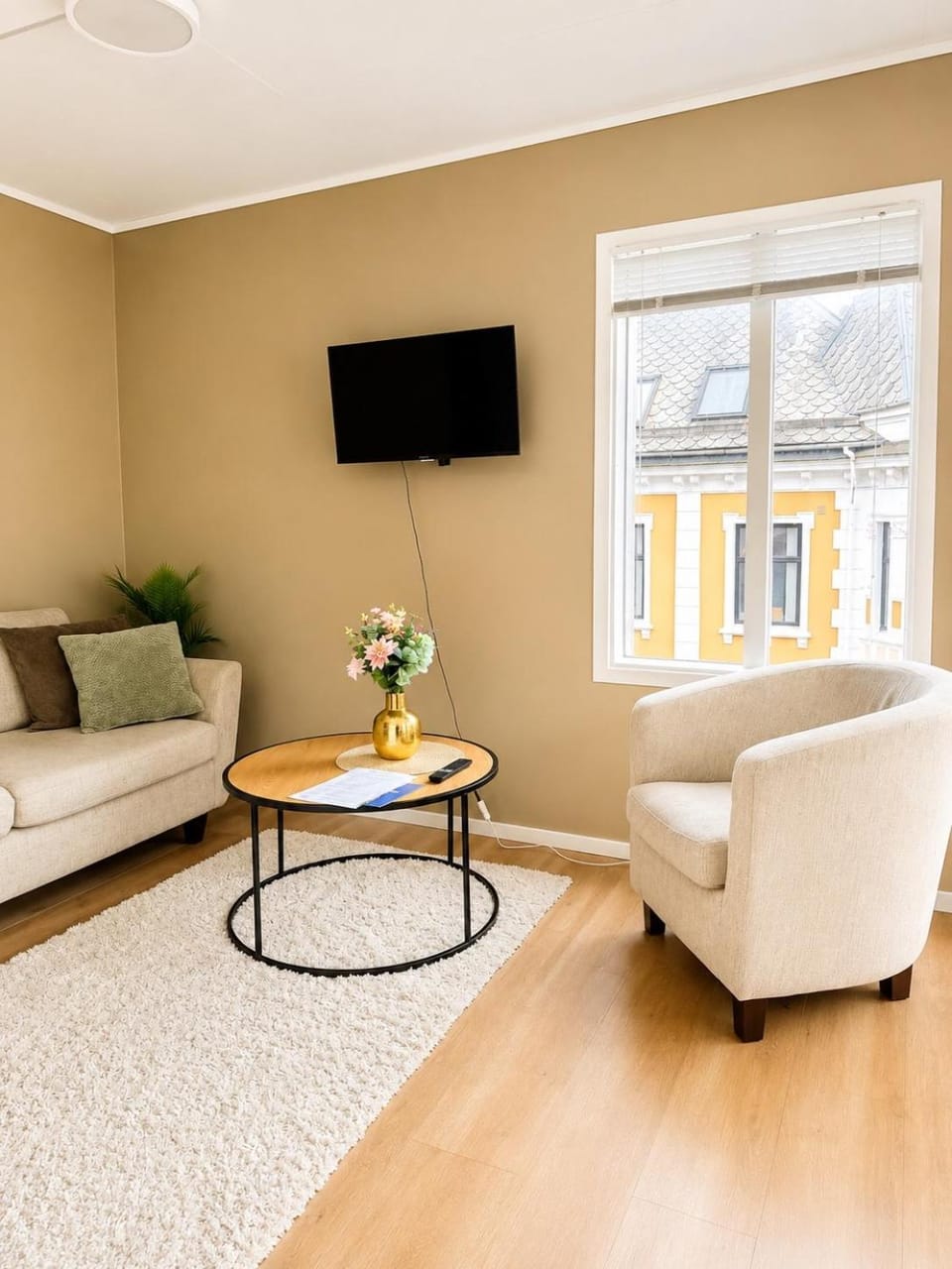 TV and multimedia, Living room, Seating area, Evening entertainment