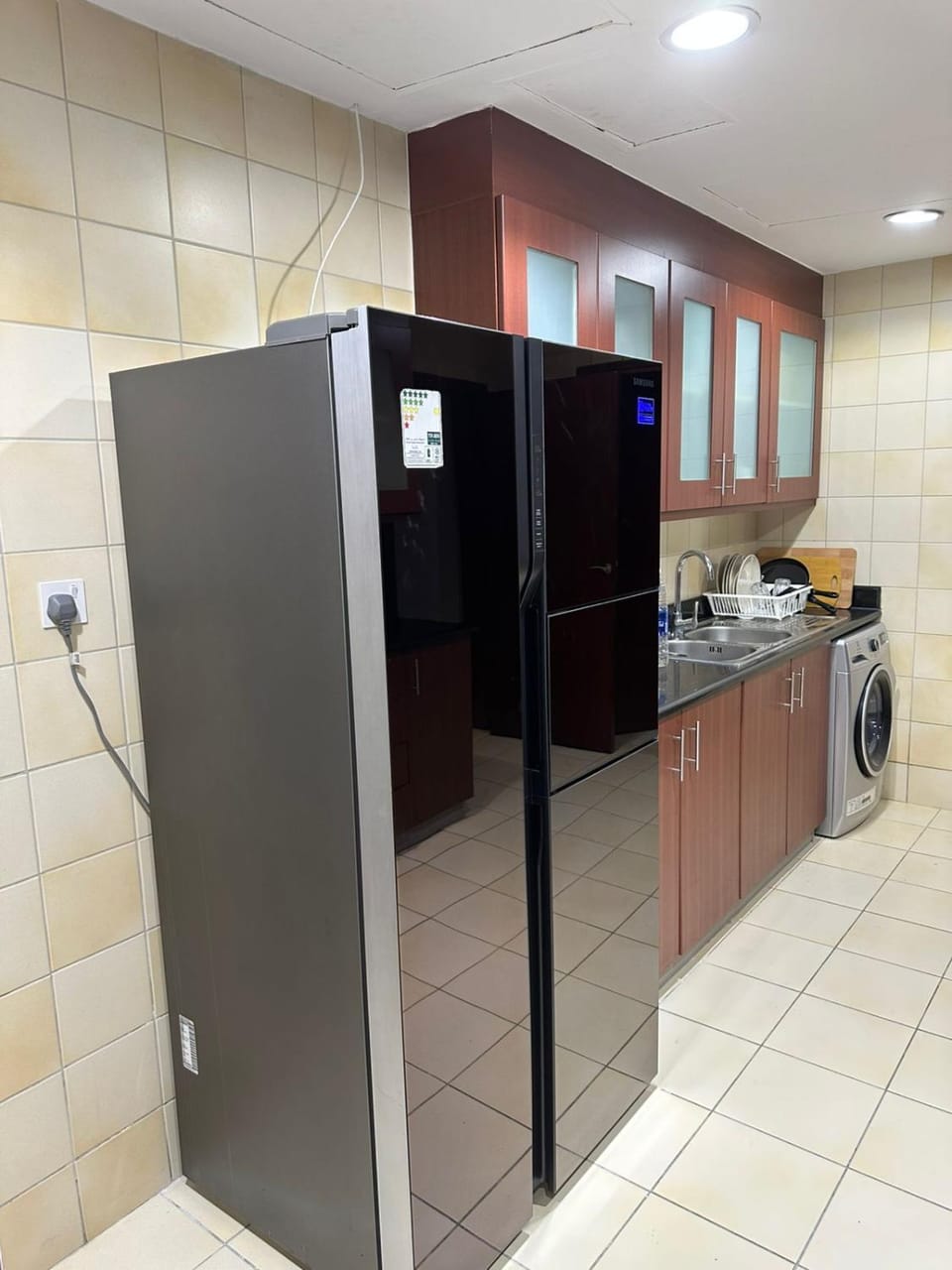 Kitchen or kitchenette, minibar, oven, stove, washing machine, dryer