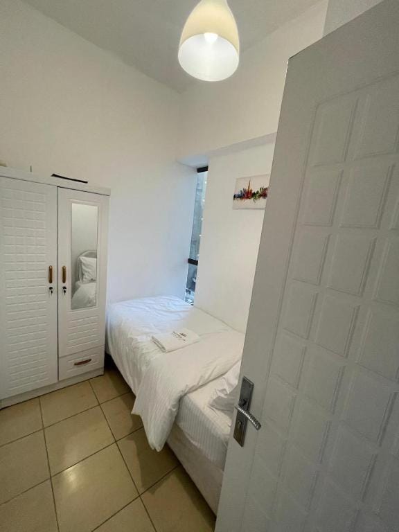 Bed, Bathroom, Photo of the whole room, Bedroom, towels
