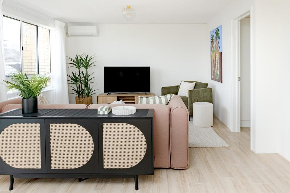Communal lounge/ TV room, TV and multimedia, Living room, Photo of the whole room, Seating area, Evening entertainment, air conditioner
