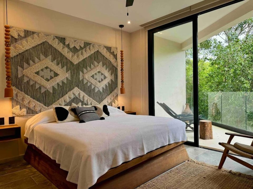 Bed, View (from property/room), Bedroom, Garden view