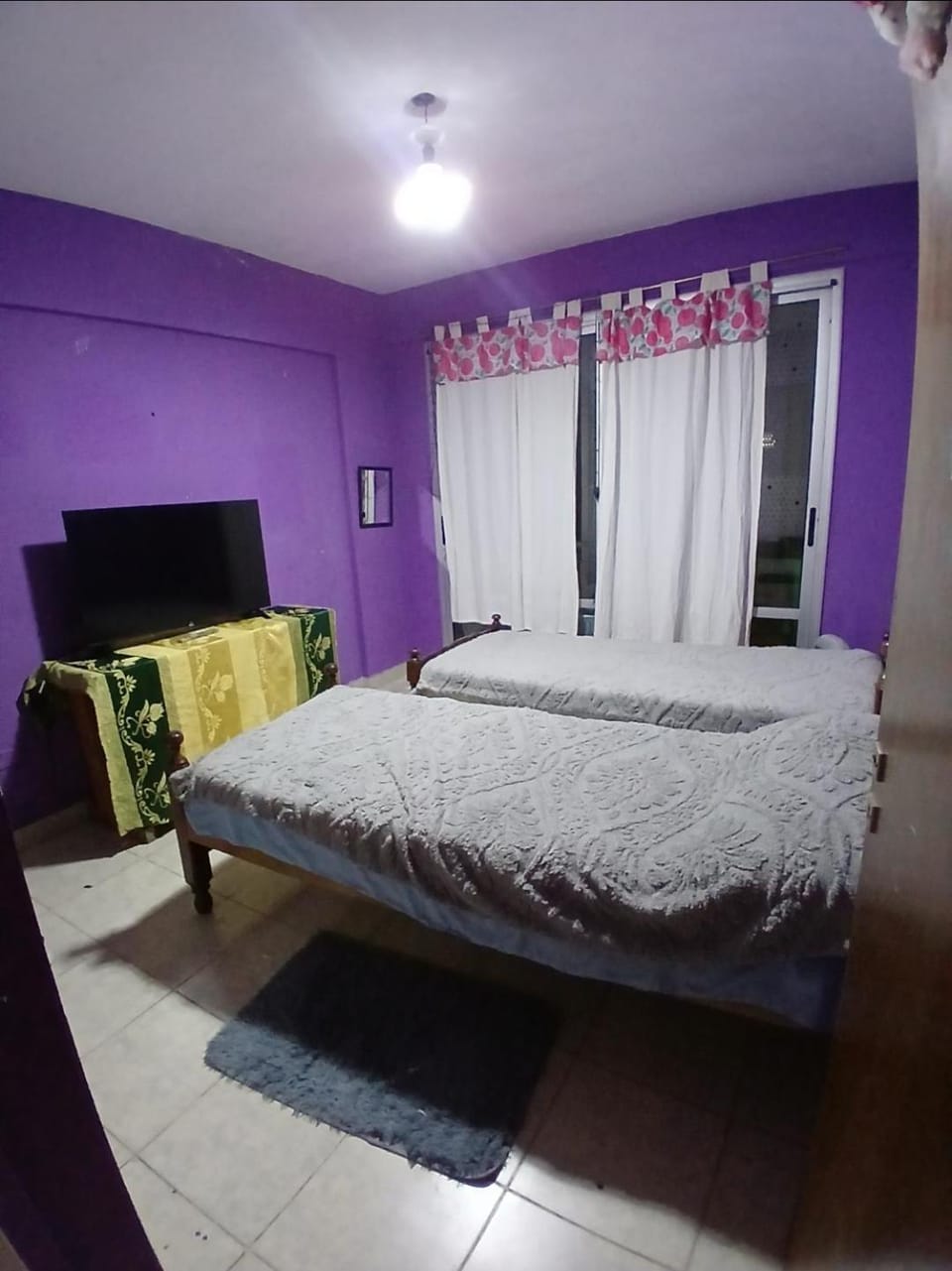 Bed, TV and multimedia, Photo of the whole room, Bedroom