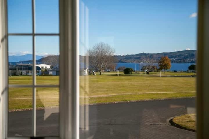 Roberts Street Central 4 Bedroom Sleeps 10 Apartment in Taupo