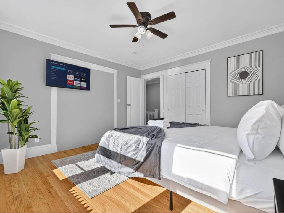 Vintage 5BR apt in Boston with Free Parking Apartment in Allston