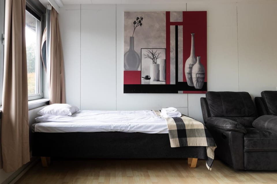 Bed, Living room, Seating area