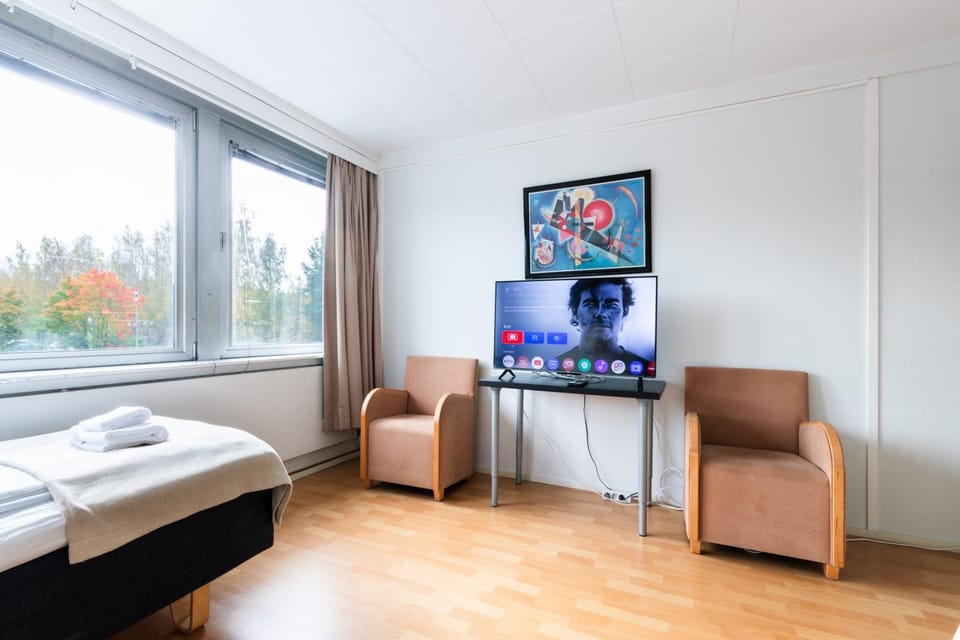 Bed, TV and multimedia, Bedroom