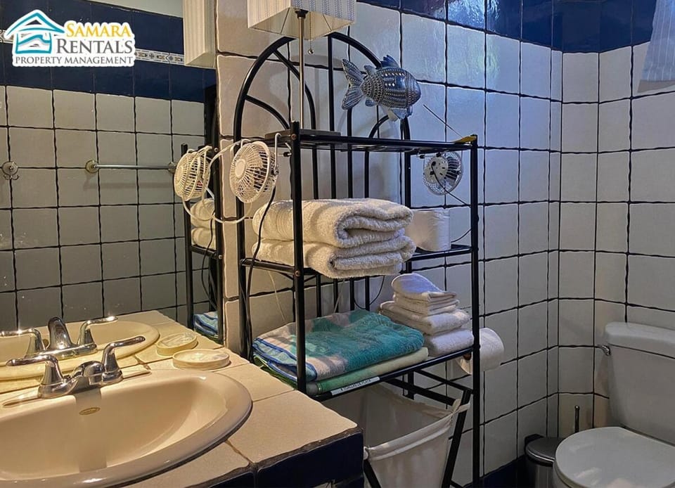 Toilet, Bathroom, towels