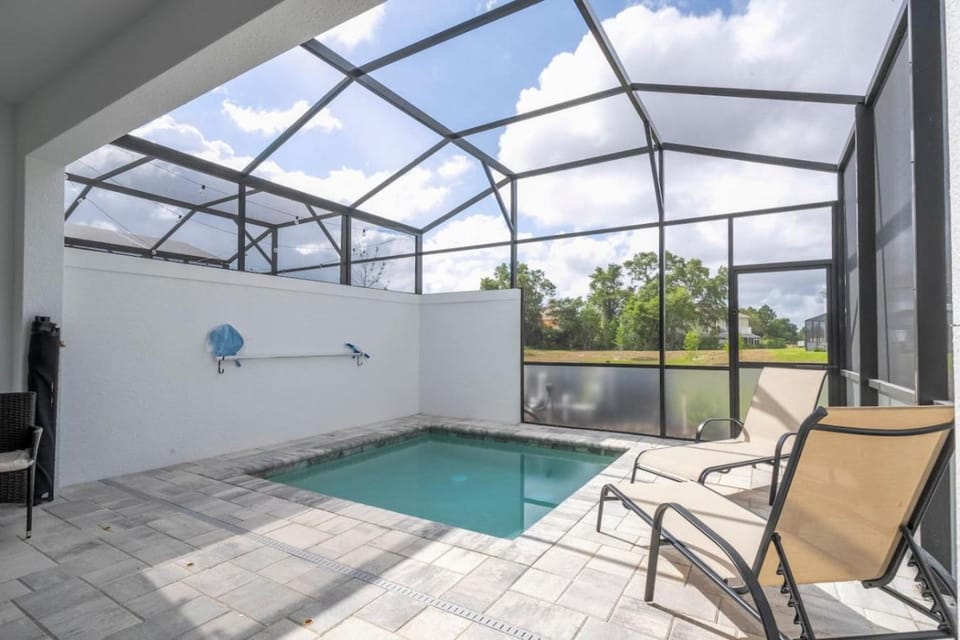 Stylish Property with Private Pool House in Four Corners