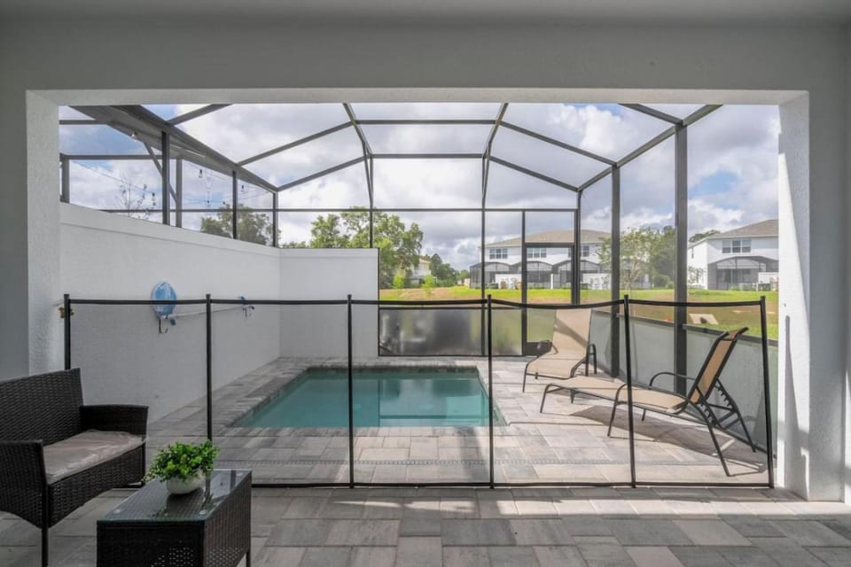 Stylish Property with Private Pool House in Four Corners