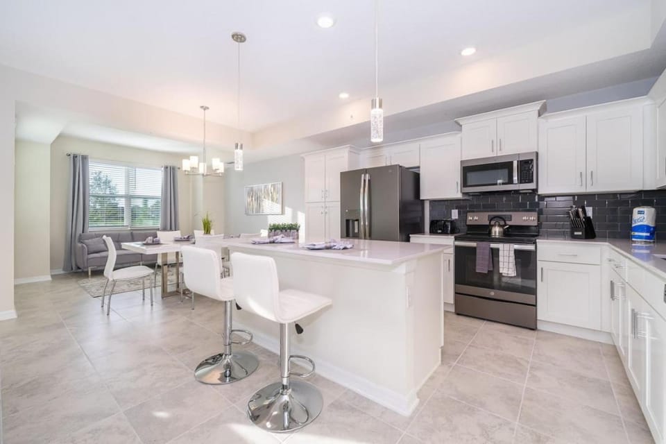 Modern Condo Near Disney Apartment in Kissimmee
