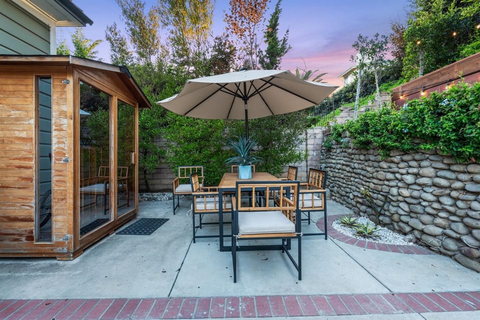 Sea View, Sauna, Hot Tub, Beach Bikes, Stream House in Ventura
