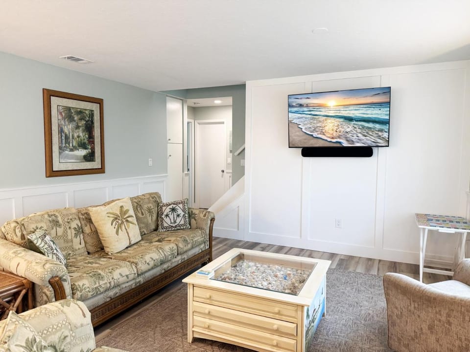 Rooftop Views & Gulf Vibes - Sunsets & Beach Apartment in Manasota Key