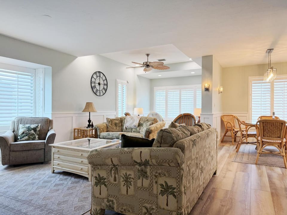 Rooftop Views & Gulf Vibes - Sunsets & Beach Apartment in Manasota Key