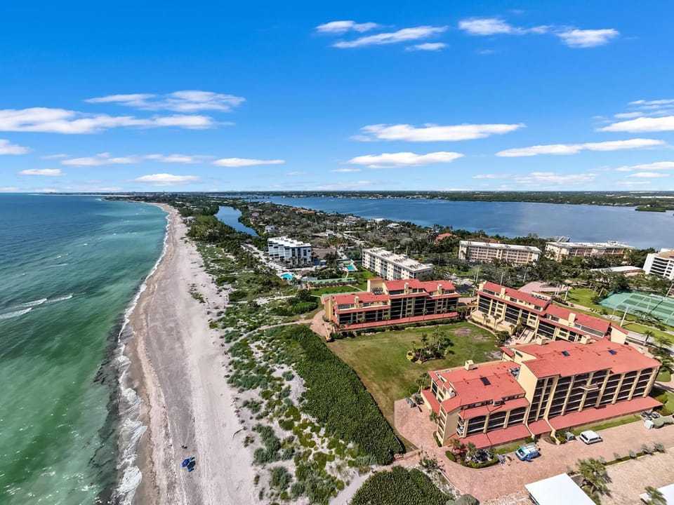 Tortuga – 2BR on Beach, Heated Pool & Sauna Apartment in Florida