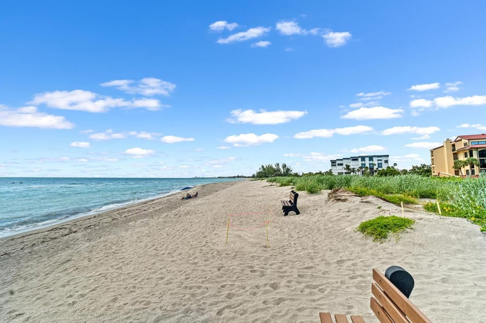 Tortuga – 2BR on Beach, Heated Pool & Sauna Apartment in Florida