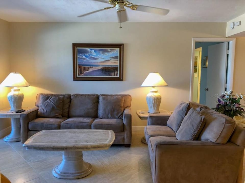 Santa Maria • Beach & Boating Getaway • Sleeps 8 Apartment in Estero Island