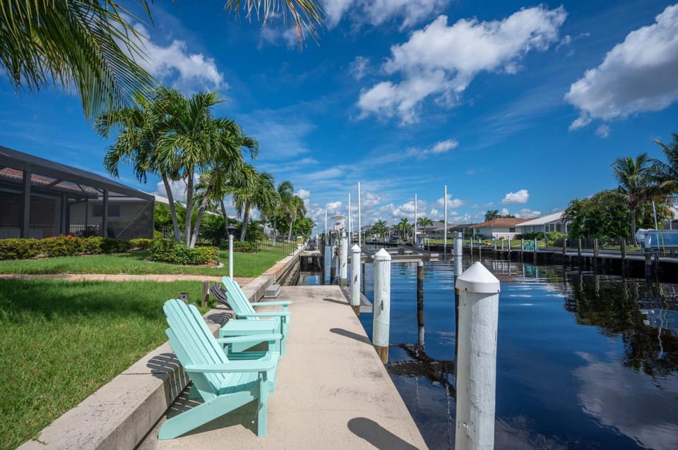 3BR Waterfront Home – Heated Saltwater Pool & Dock Bed and Breakfast in Punta Gorda
