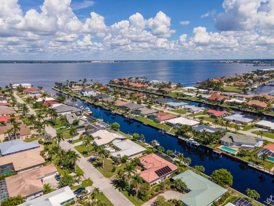 3BR Waterfront Home – Heated Saltwater Pool & Dock Bed and Breakfast in Punta Gorda