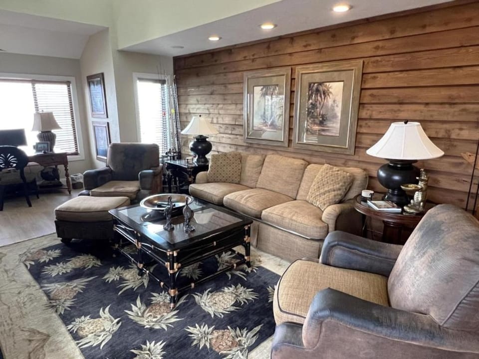 Waterfront Luxury - Bay Breezes & Loft Lounge Apartment in Manasota Key