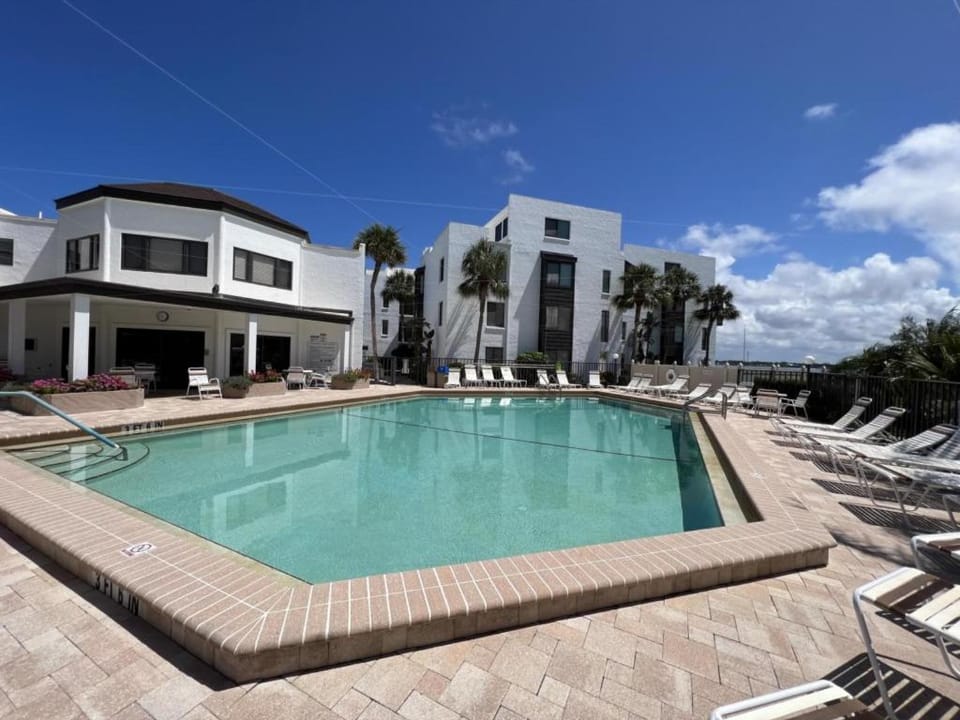 Relax at Tamarind – 2BR End Unit by Beach & Bay Apartment in Manasota Key