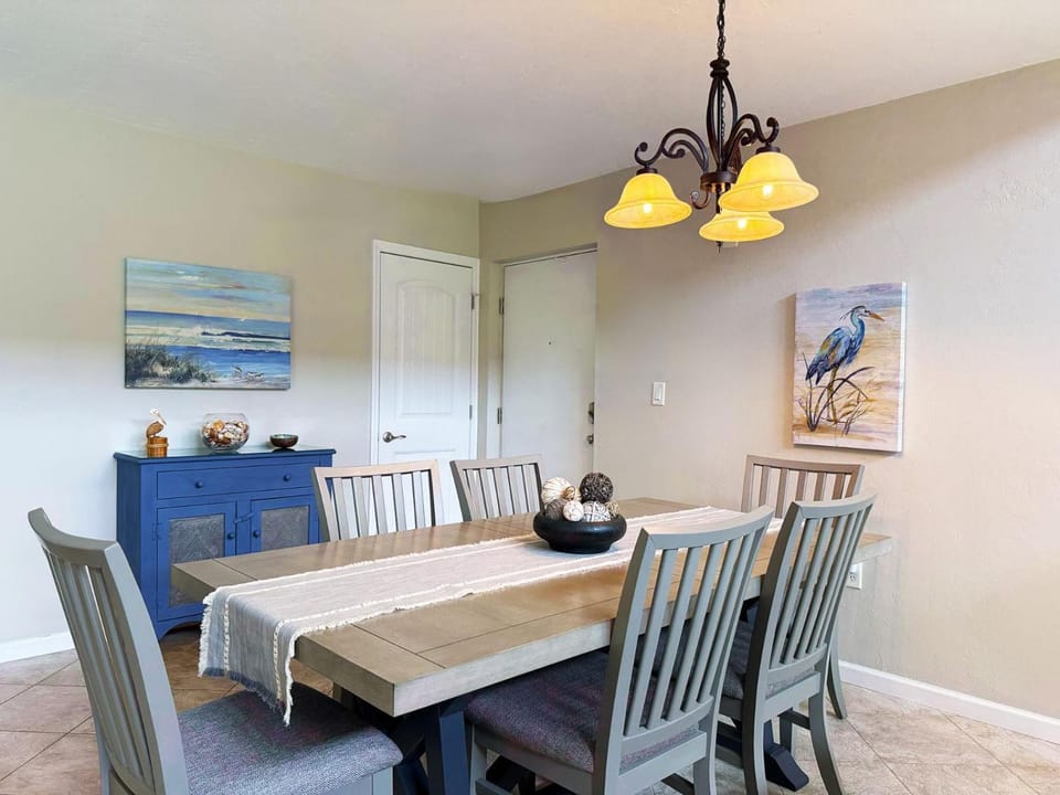 Peaceful Escape – Tamarind with Pool & Bay Views Apartment in Manasota Key