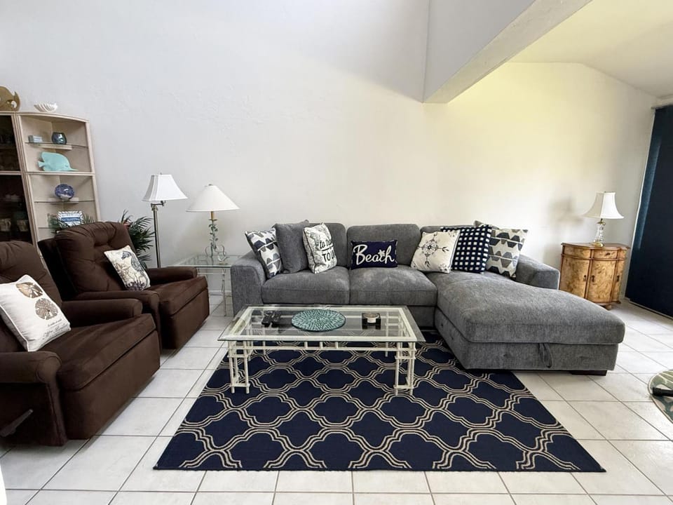 Rooftop Vibes – 2BR Loft in Tamarind on Manasota Apartment in Manasota Key