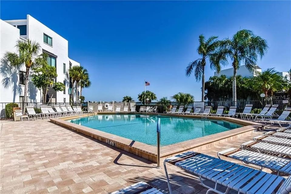 Effortless Escape – Walk-Out 2BR at Tamarind Apartment in Manasota Key