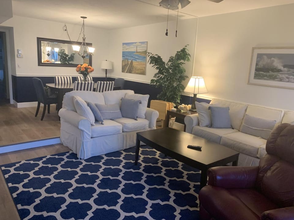 Effortless Escape – Walk-Out 2BR at Tamarind Apartment in Manasota Key