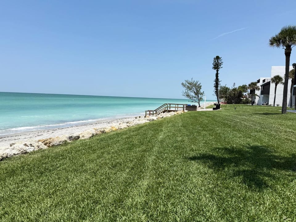 Effortless Escape – Walk-Out 2BR at Tamarind Apartment in Manasota Key