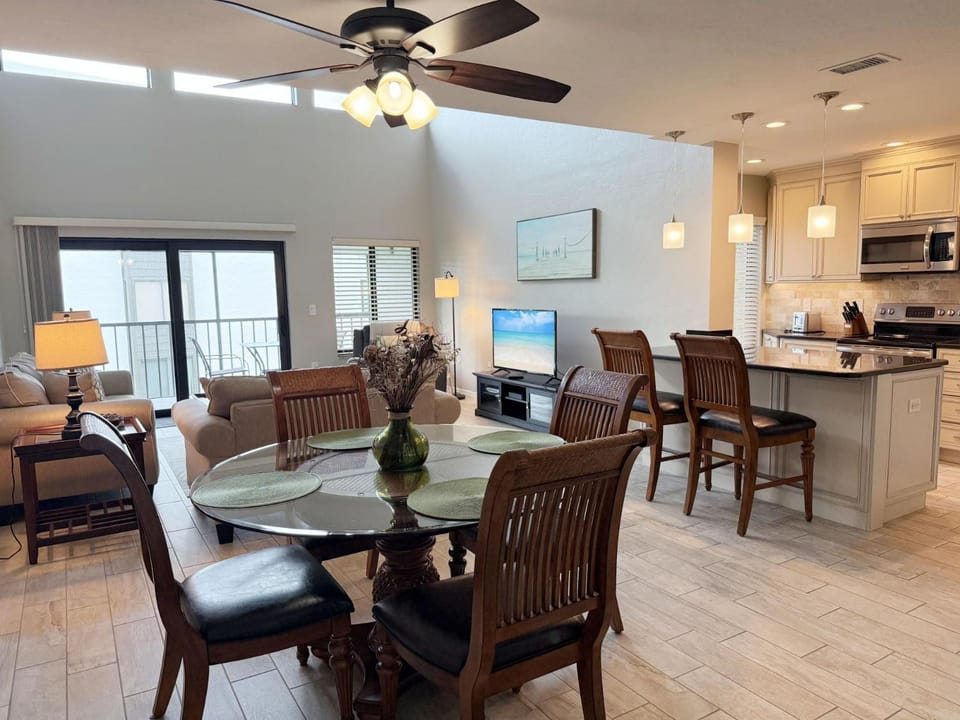 Modern Comfort – 2BR Bayside Condo at Tamarind Apartment in Manasota Key