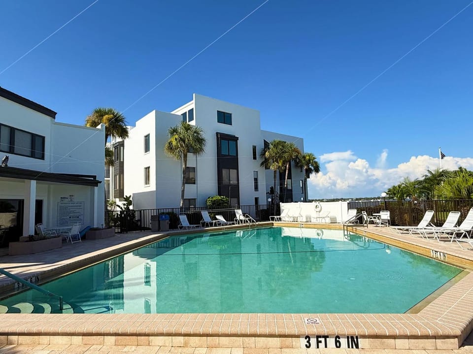 Tamarind 3BR Loft – Beach Vibes & Bay Views Apartment in Manasota Key