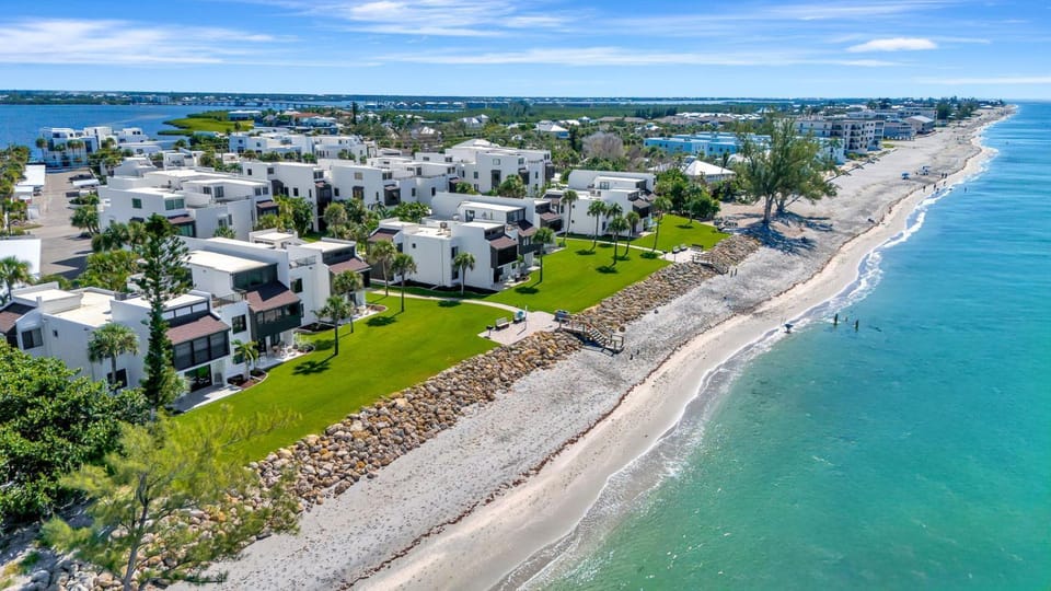Tamarind 3BR Loft – Beach Vibes & Bay Views Apartment in Manasota Key