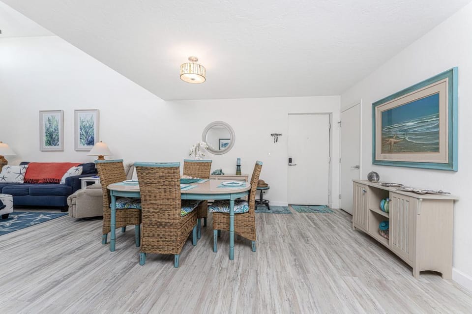 Tamarind 2BR – Bright, Beachy & Steps to the Sand Apartment in Manasota Key