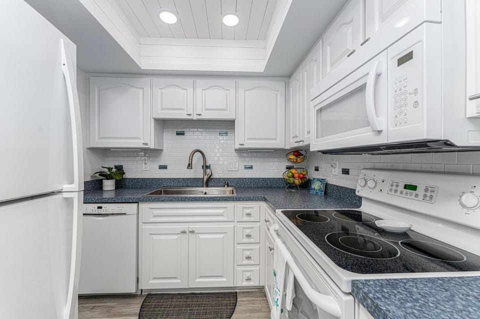 Tamarind 2BR – Bright, Beachy & Steps to the Sand Apartment in Manasota Key