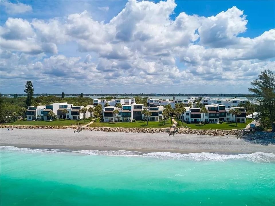 Tamarind 2BR – Bright, Beachy & Steps to the Sand Apartment in Manasota Key