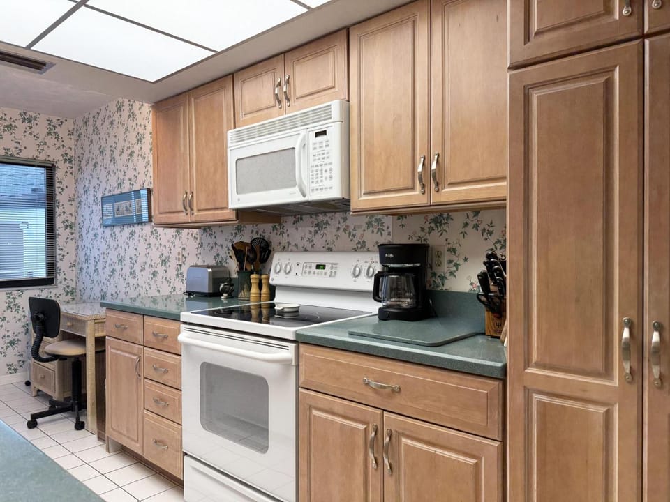 Bayside 2BR – Walk-Out Patio by Heated Pool Apartment in Manasota Key