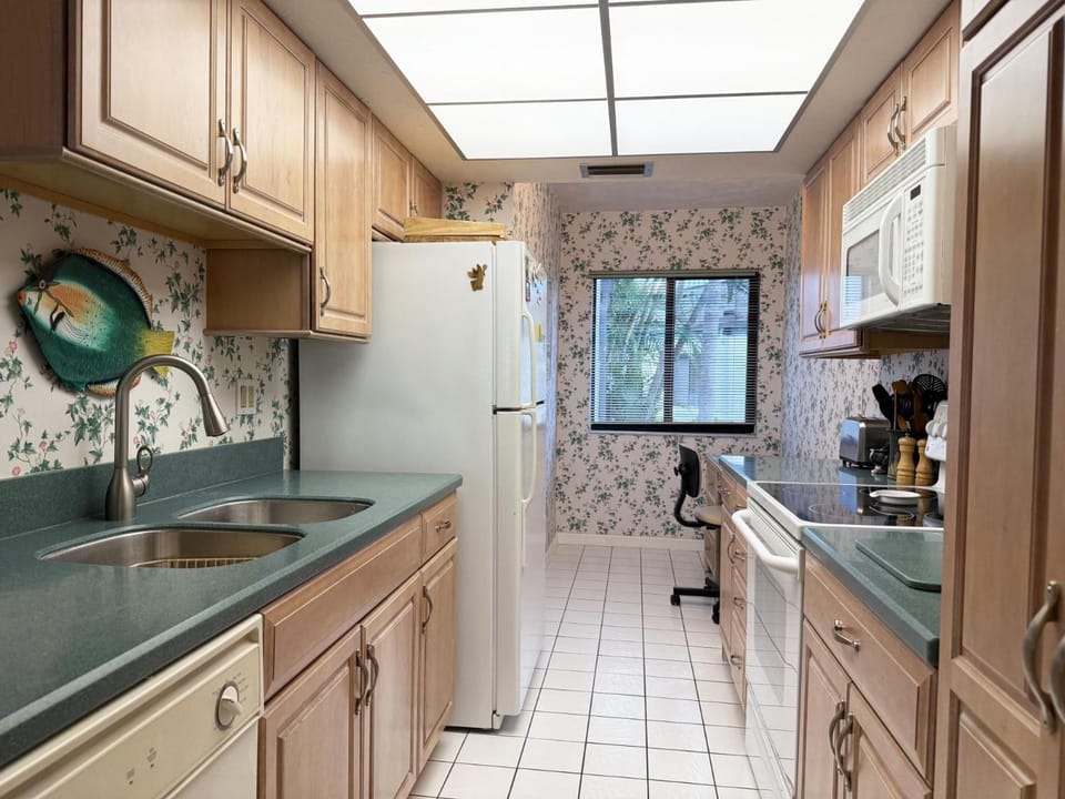 Bayside 2BR – Walk-Out Patio by Heated Pool Apartment in Manasota Key