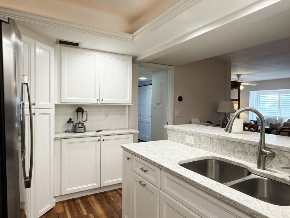 2BR Condo – Heated Pool, Lanai & Walk to Beach Apartment in Manasota Key